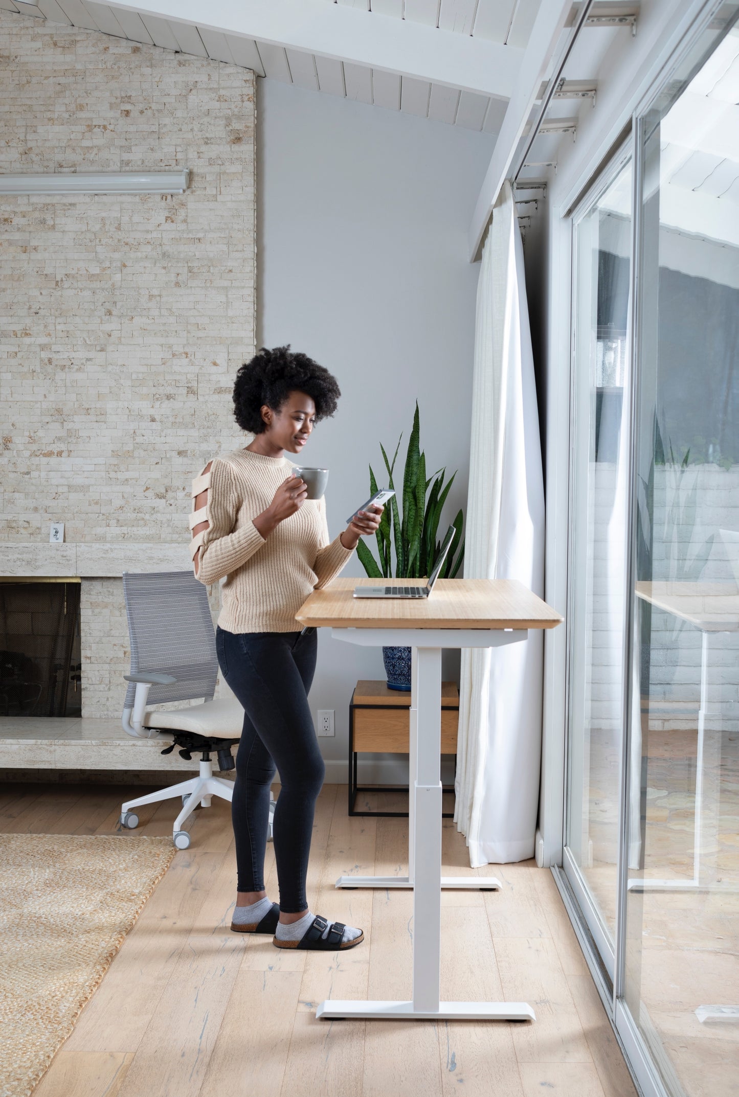 SitOnIt Switchback Home Edition desk at home