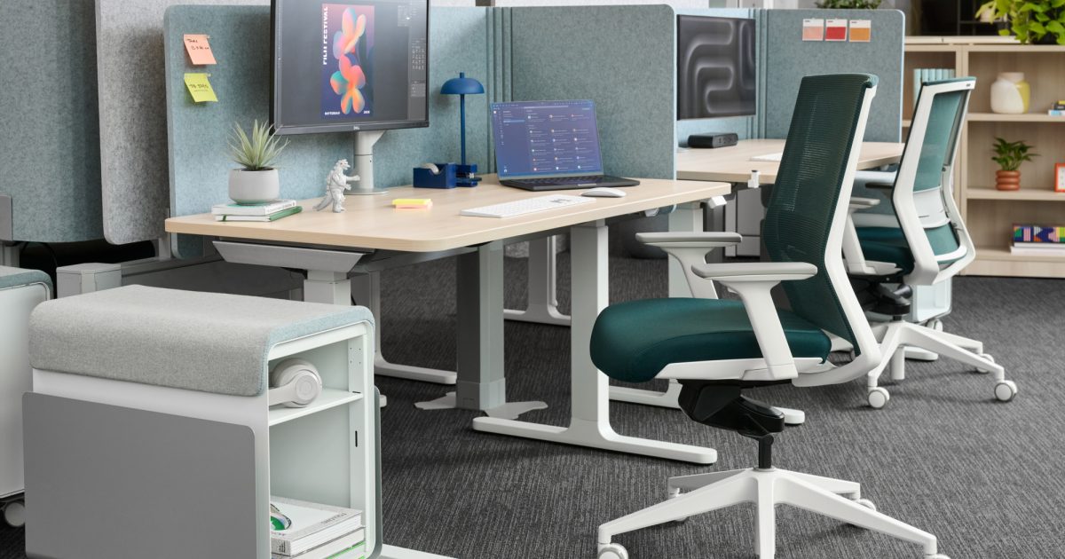 AMQ Cluvo Height-Adjustable Desk